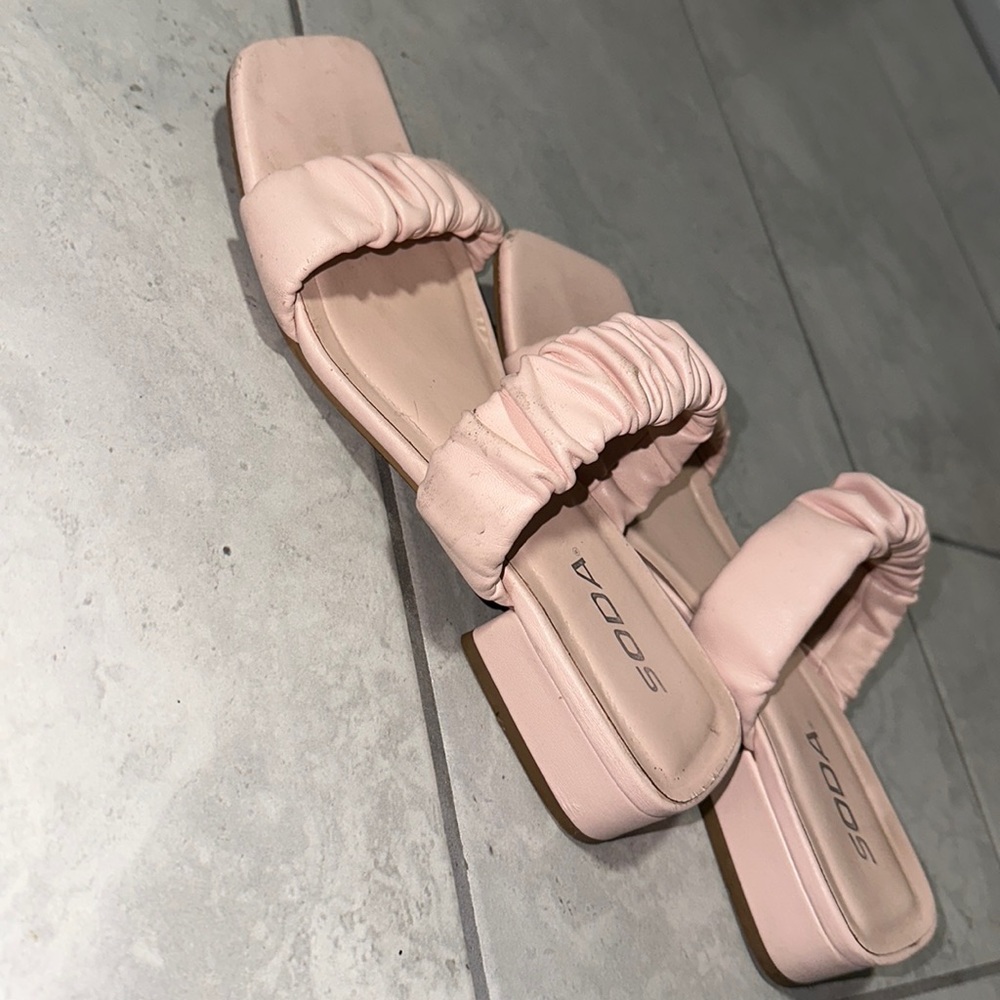 i never wear these anymore, so comfy!!